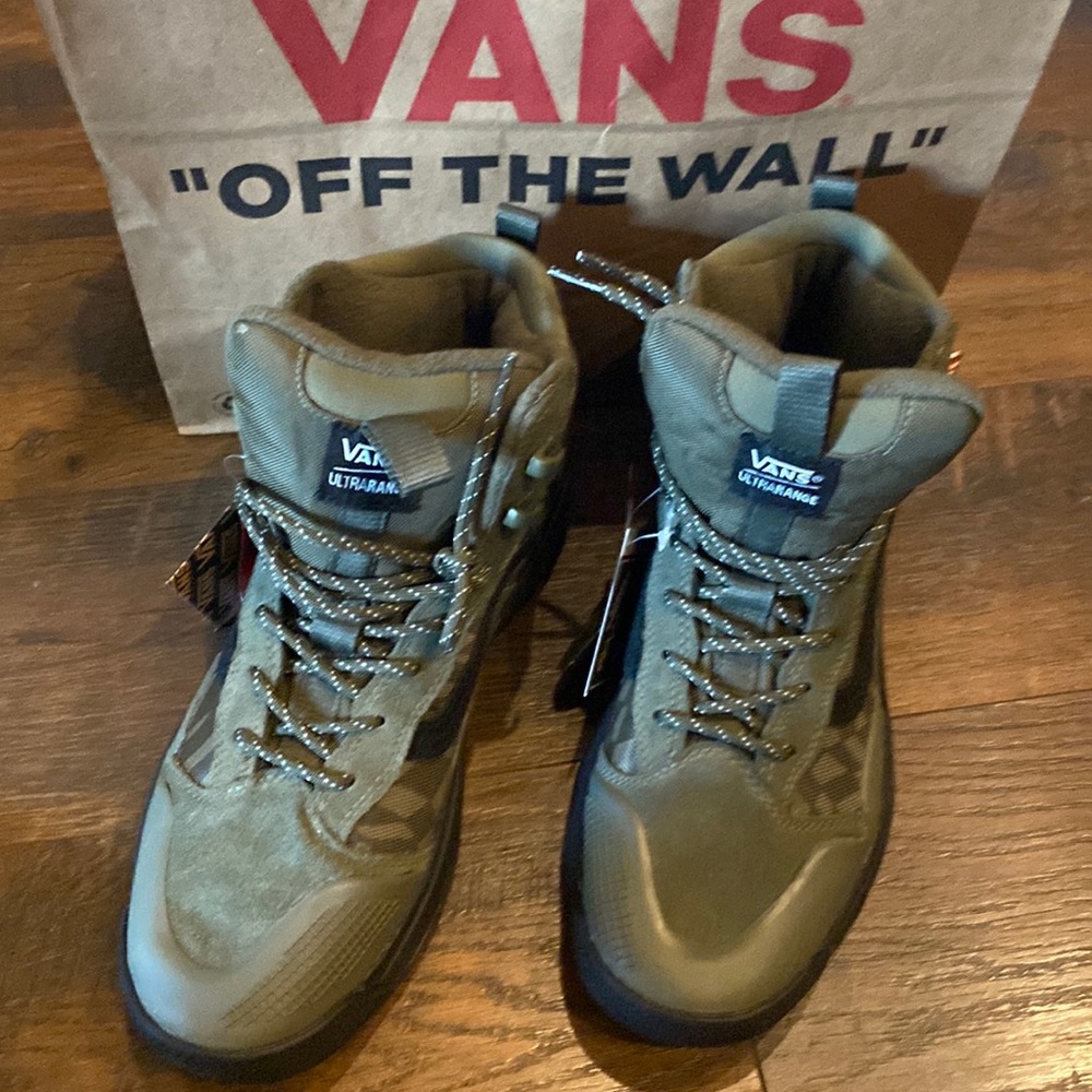 VANS new GORE-TEX boots size men 8.5